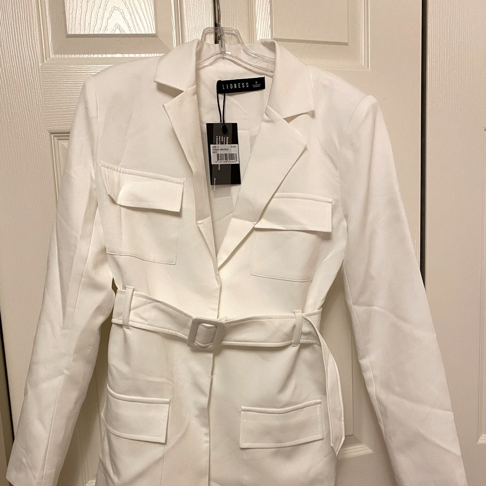 Lioness
Steinway Mini Dress size: Small color:White